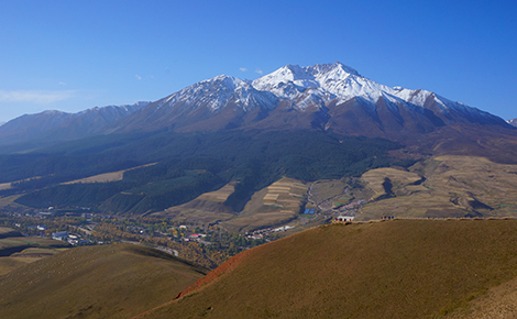 卓爾山